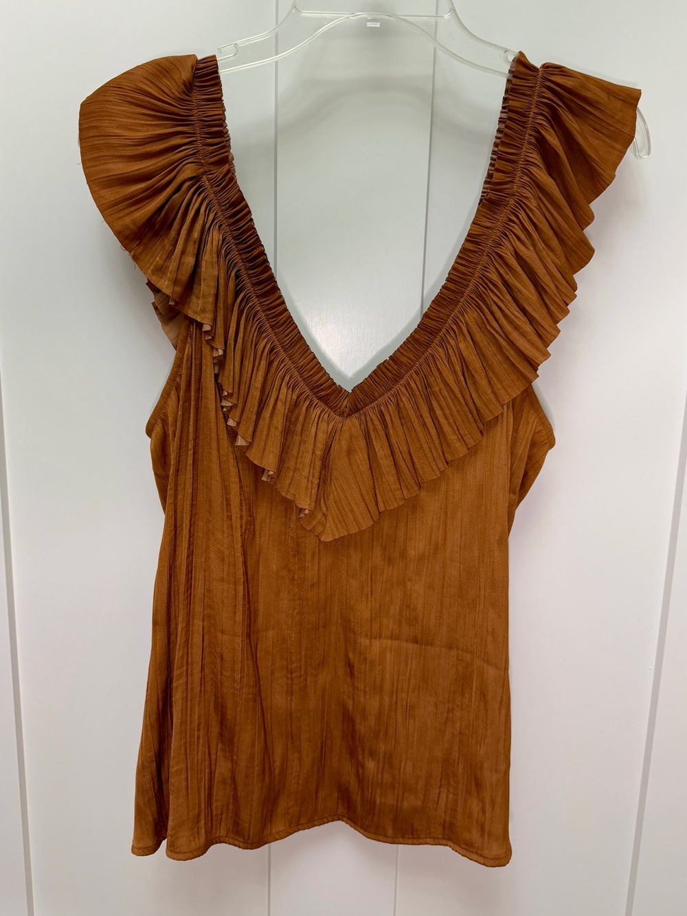 Evereve Ruffled V-Neck Sleeveless Top - Brown